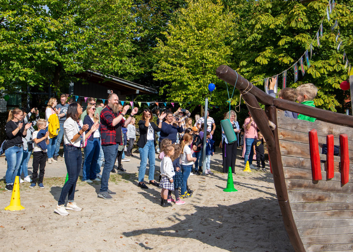 Das Programm beim Jubiläumsfest kam bei den Kindern und ihren Eltern sehr gut an. Foto. Kita "Die Arche"